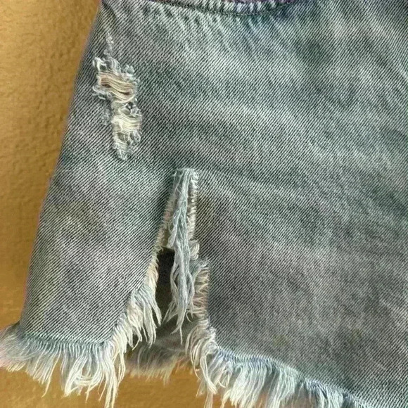 AGOLDE “Parker” Vintage Blue Denim Distressed Cut-Off Shorts Size 29 EUC! - Picture 5 of 10